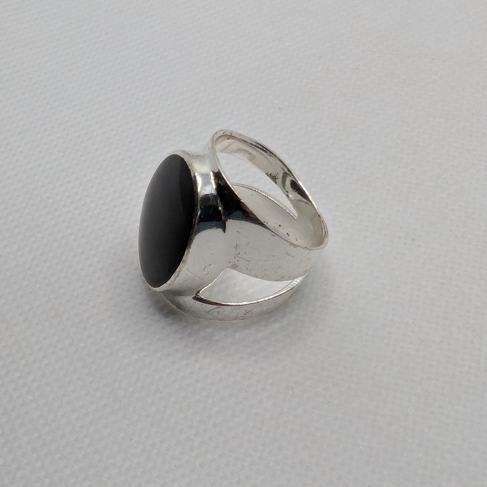 Silver Onyx Ring - Picture 2 of 4